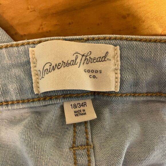 Universal Thread, midrise skinny jeans, light wash, excellent condition, size 18 - Picture 3 of 3